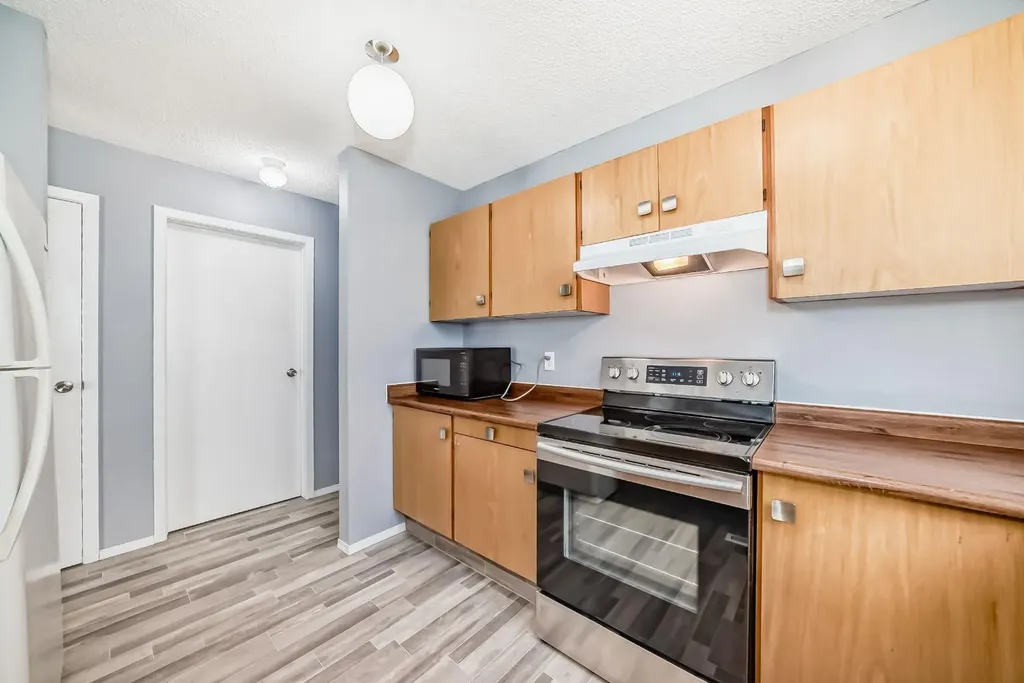 3015 51 Street SW Calgary AB T3E 6N5