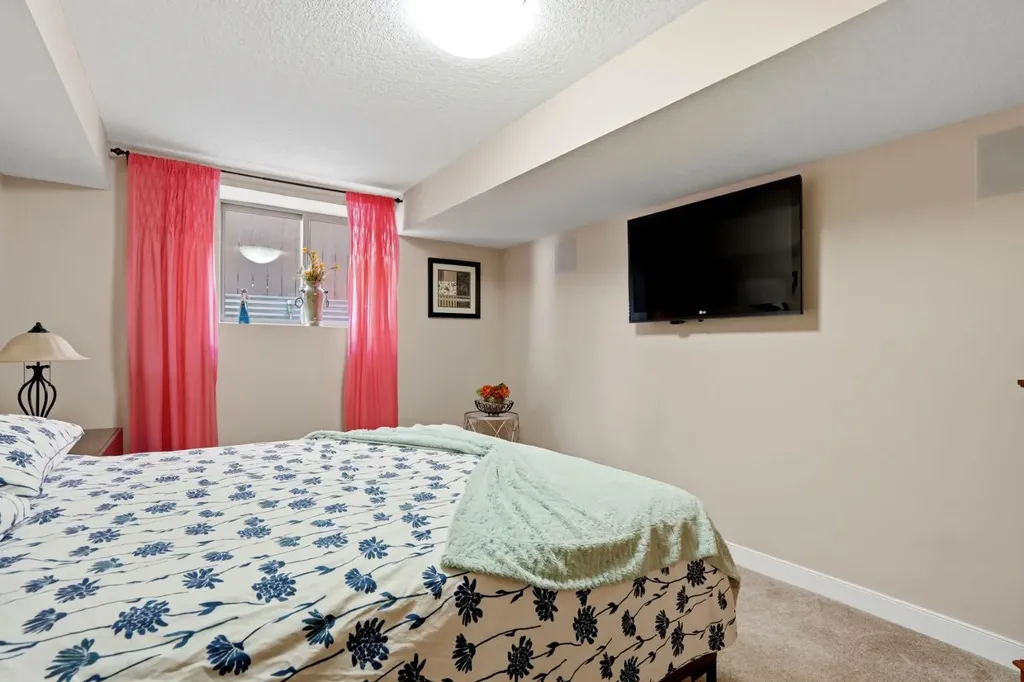 105 Cranridge Heights SE Calgary AB T3M0C1