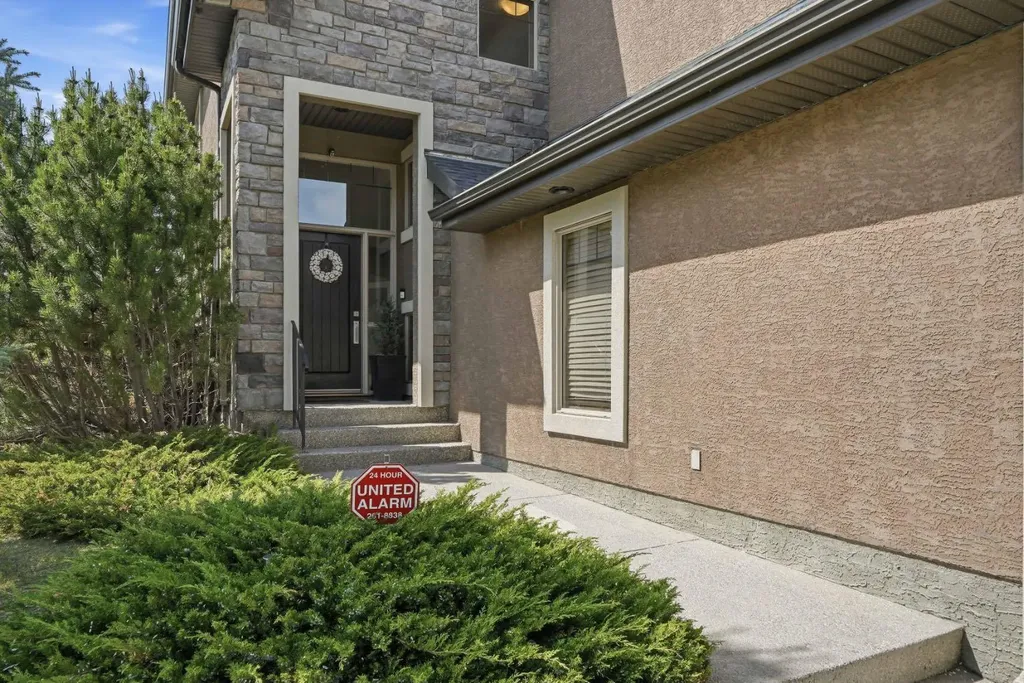 105 Cranridge Heights SE Calgary AB T3M0C1