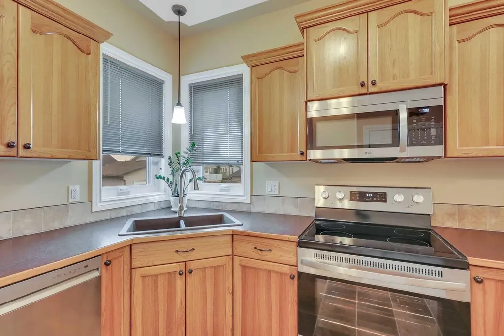 46 Mackenzie Crescent Lacombe AB T4L 0B2