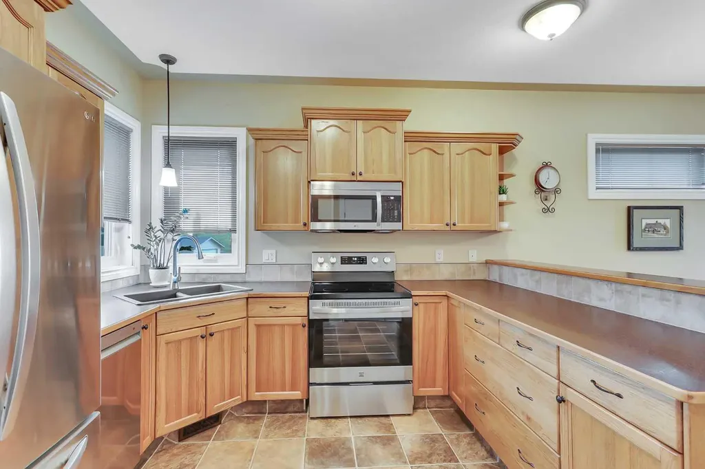46 Mackenzie Crescent Lacombe AB T4L 0B2