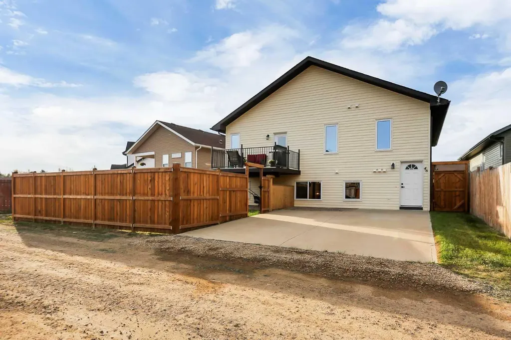 46 Mackenzie Crescent Lacombe AB T4L 0B2