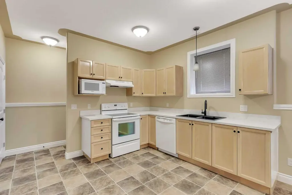 46 Mackenzie Crescent Lacombe AB T4L 0B2