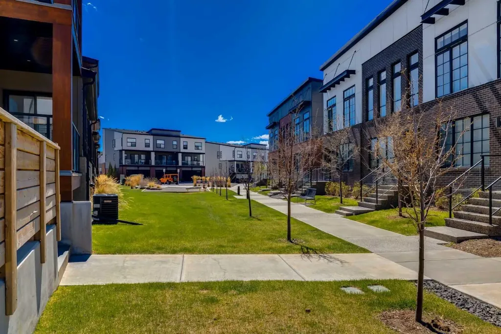 7820 Spring Willow Drive SW Calgary AB T3H 6E1