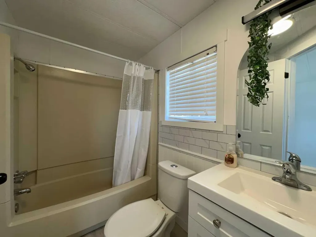 5020 Highway 2a Ponoka AB T4J 1E3