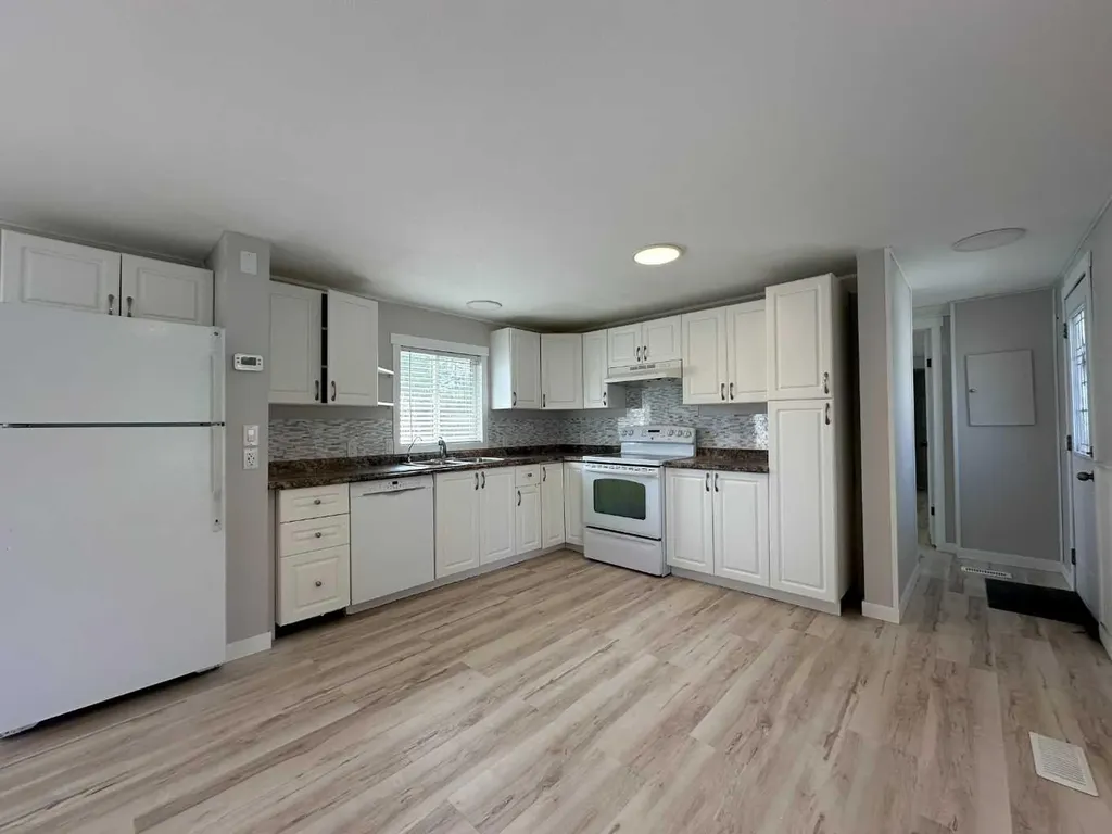 5020 Highway 2a Ponoka AB T4J 1E3
