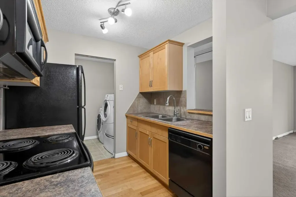 13045 6 Street SW Calgary AB T2W 5H1