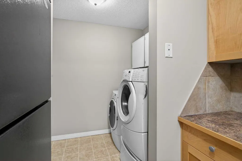 13045 6 Street SW Calgary AB T2W 5H1