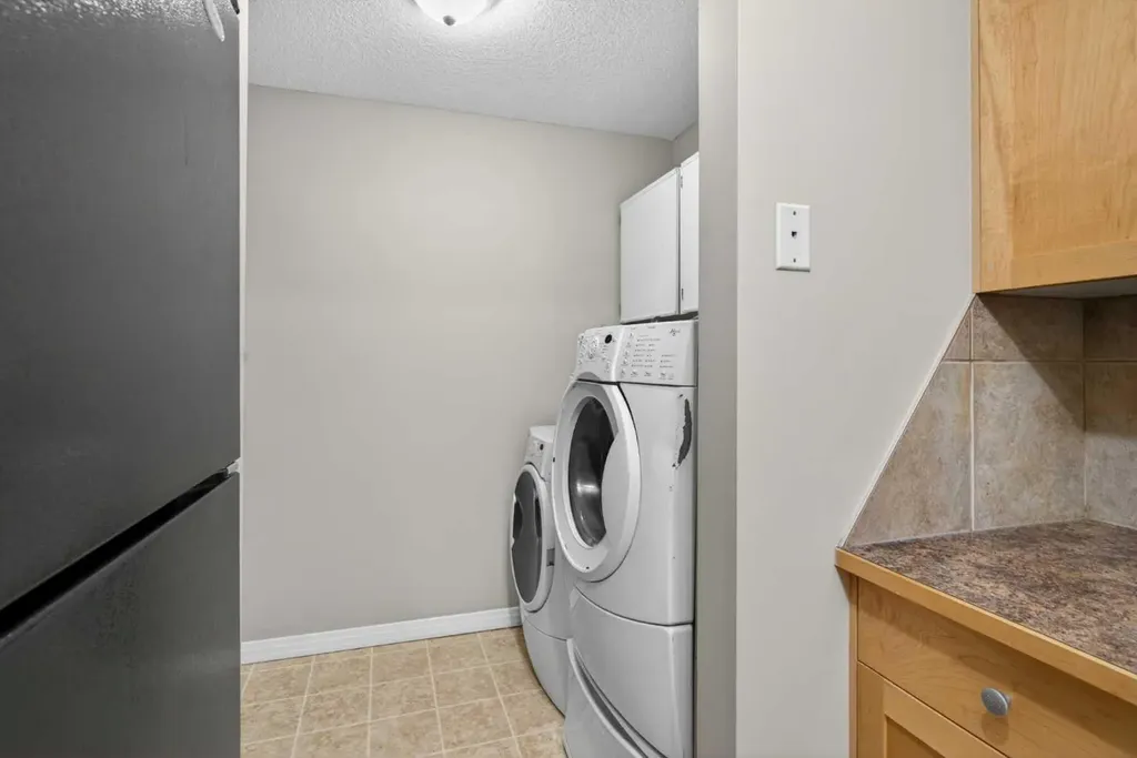 13045 6 Street SW Calgary AB T2W 5H1