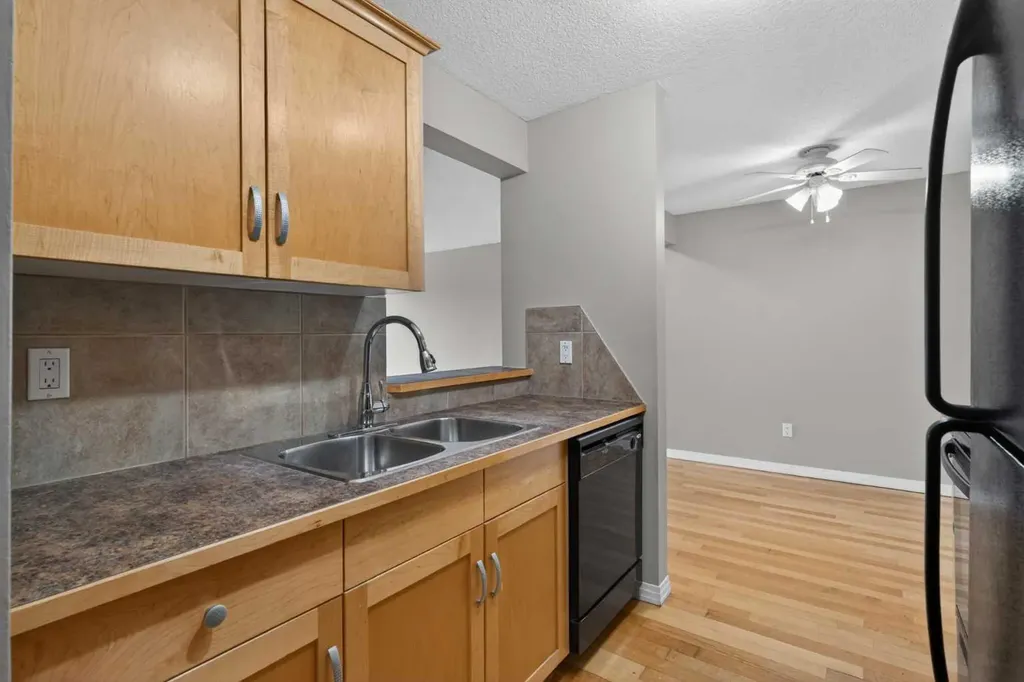 13045 6 Street SW Calgary AB T2W 5H1