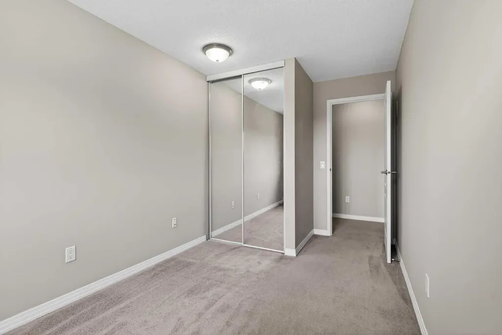 13045 6 Street SW Calgary AB T2W 5H1