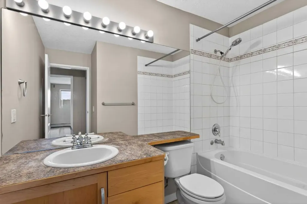 13045 6 Street SW Calgary AB T2W 5H1
