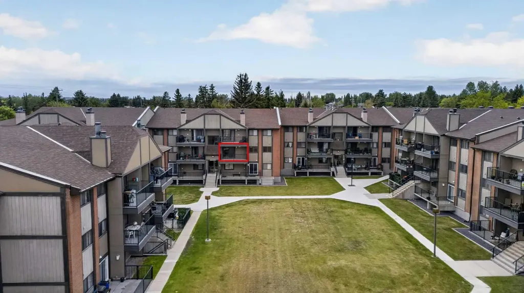 13045 6 Street SW Calgary AB T2W 5H1