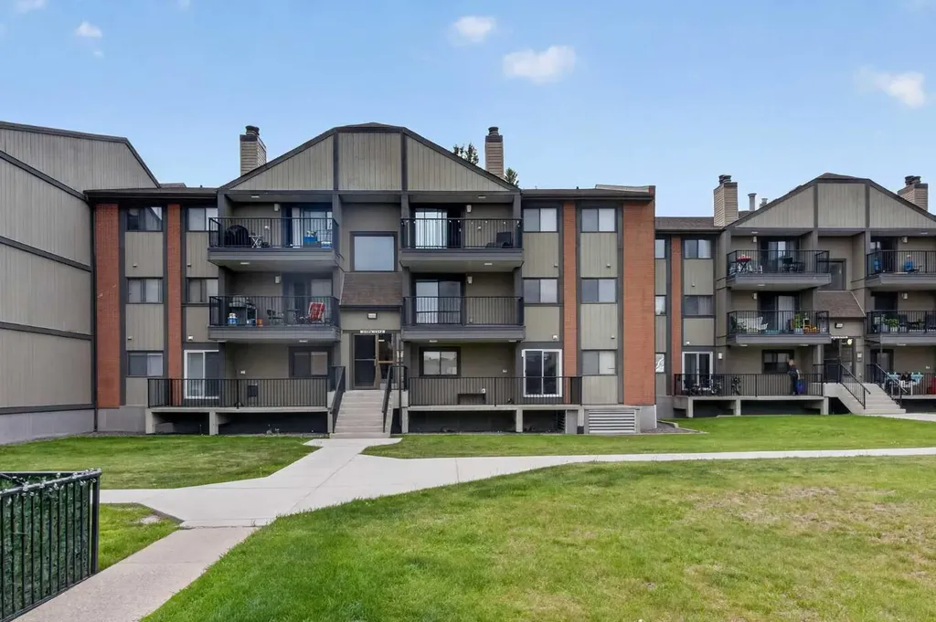 13045 6 Street SW Calgary AB T2W 5H1