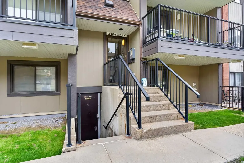 13045 6 Street SW Calgary AB T2W 5H1