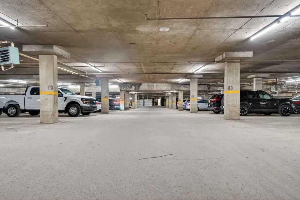 13045 6 Street SW Calgary AB T2W 5H1