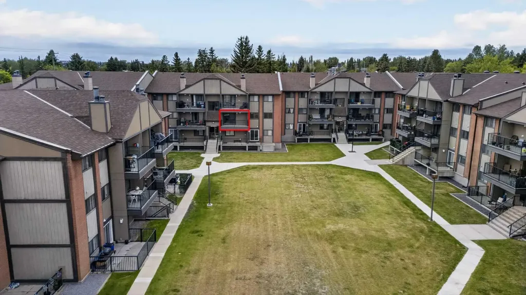 13045 6 Street SW Calgary AB T2W 5H1