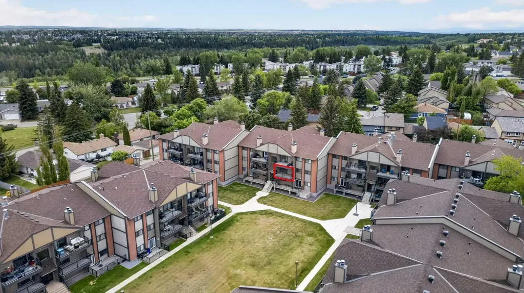 13045 6 Street SW Calgary AB T2W 5H1