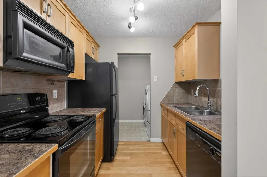 13045 6 Street SW Calgary AB T2W 5H1