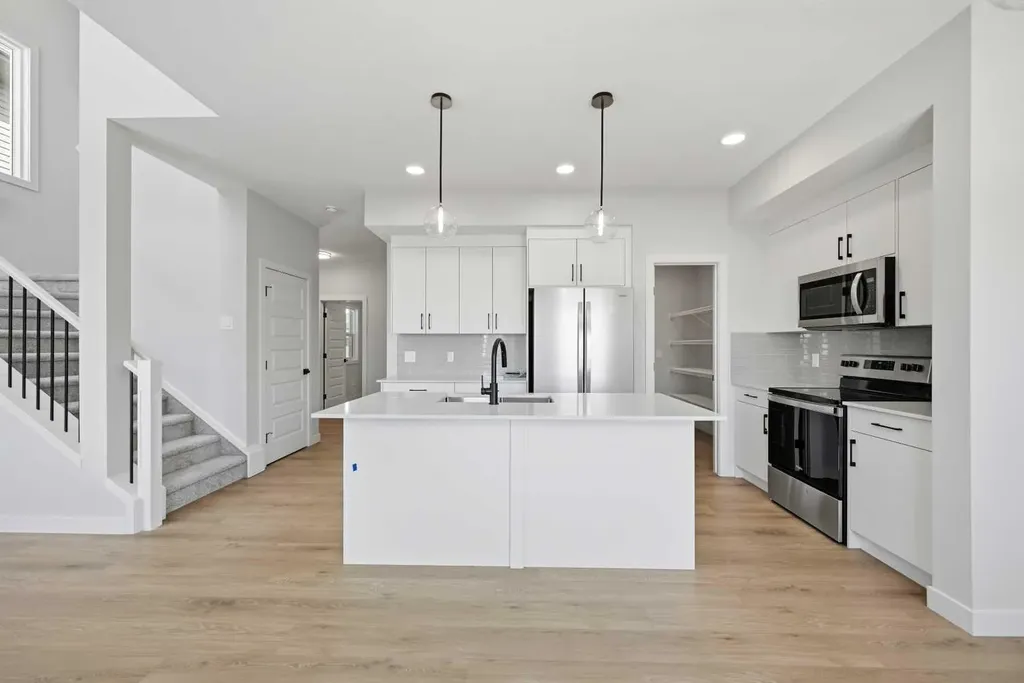 46 Waterford Mews Chestermere AB T1X 3B6