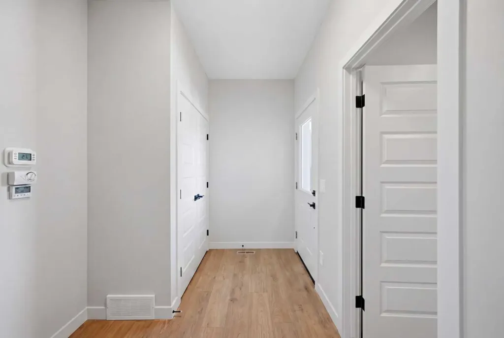 46 Waterford Mews Chestermere AB T1X 3B6