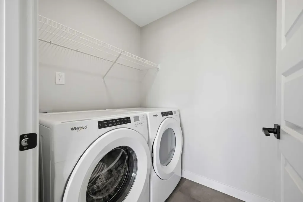 46 Waterford Mews Chestermere AB T1X 3B6