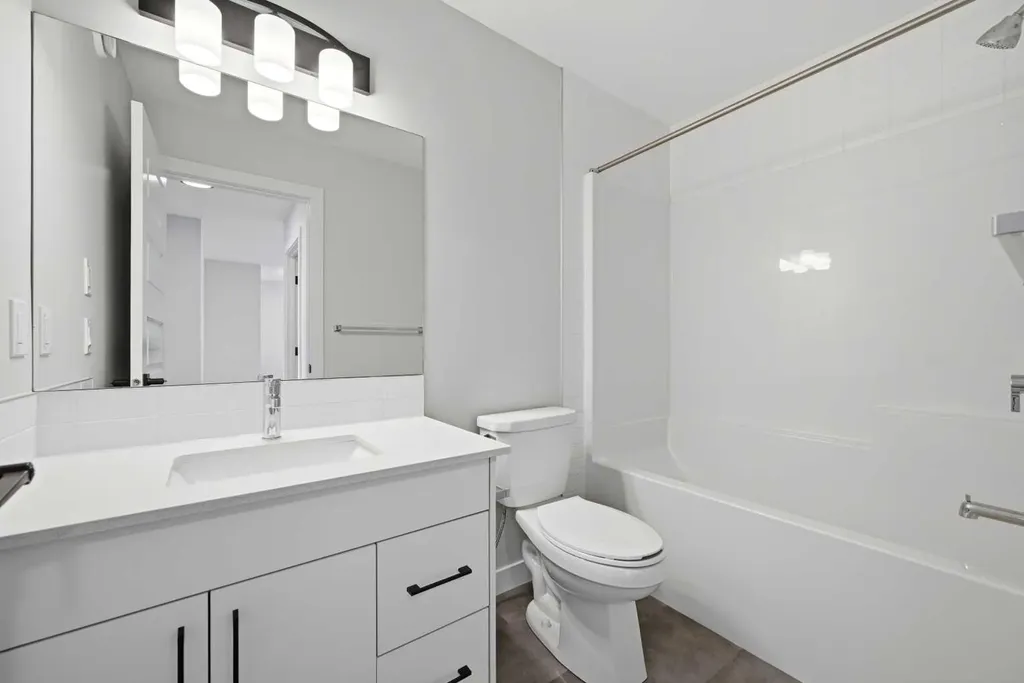 46 Waterford Mews Chestermere AB T1X 3B6