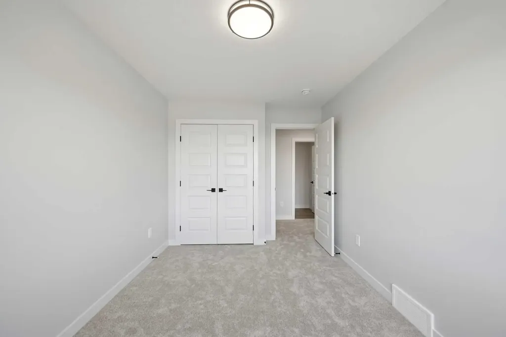 46 Waterford Mews Chestermere AB T1X 3B6