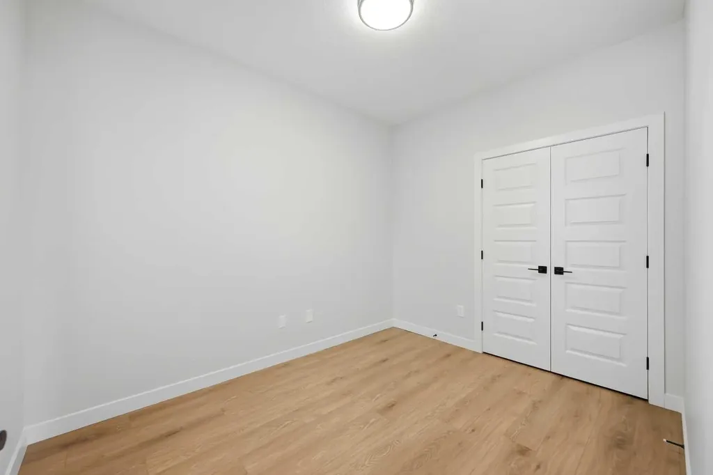 46 Waterford Mews Chestermere AB T1X 3B6