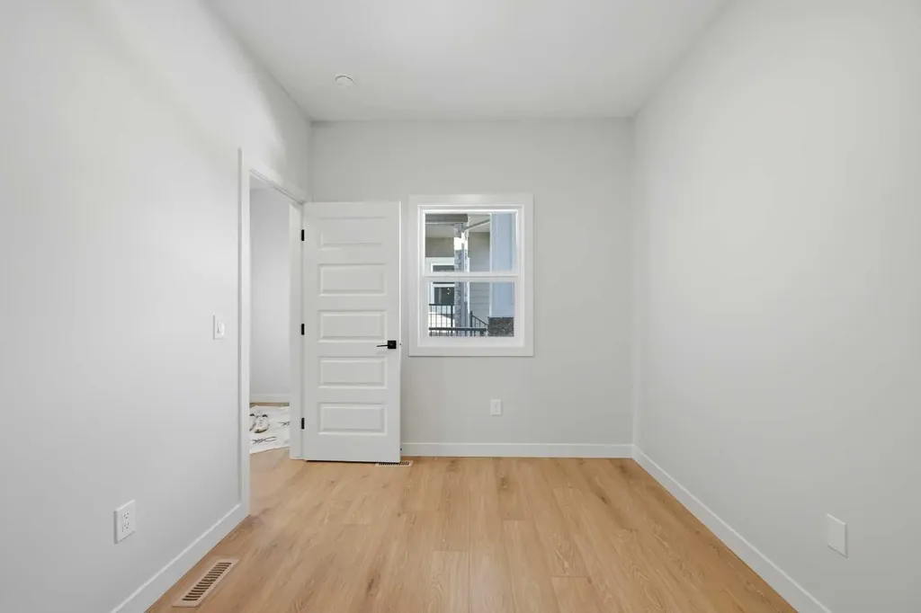 46 Waterford Mews Chestermere AB T1X 3B6