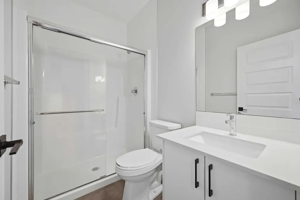 46 Waterford Mews Chestermere AB T1X 3B6