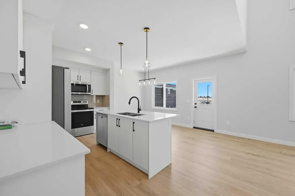 46 Waterford Mews Chestermere AB T1X 3B6