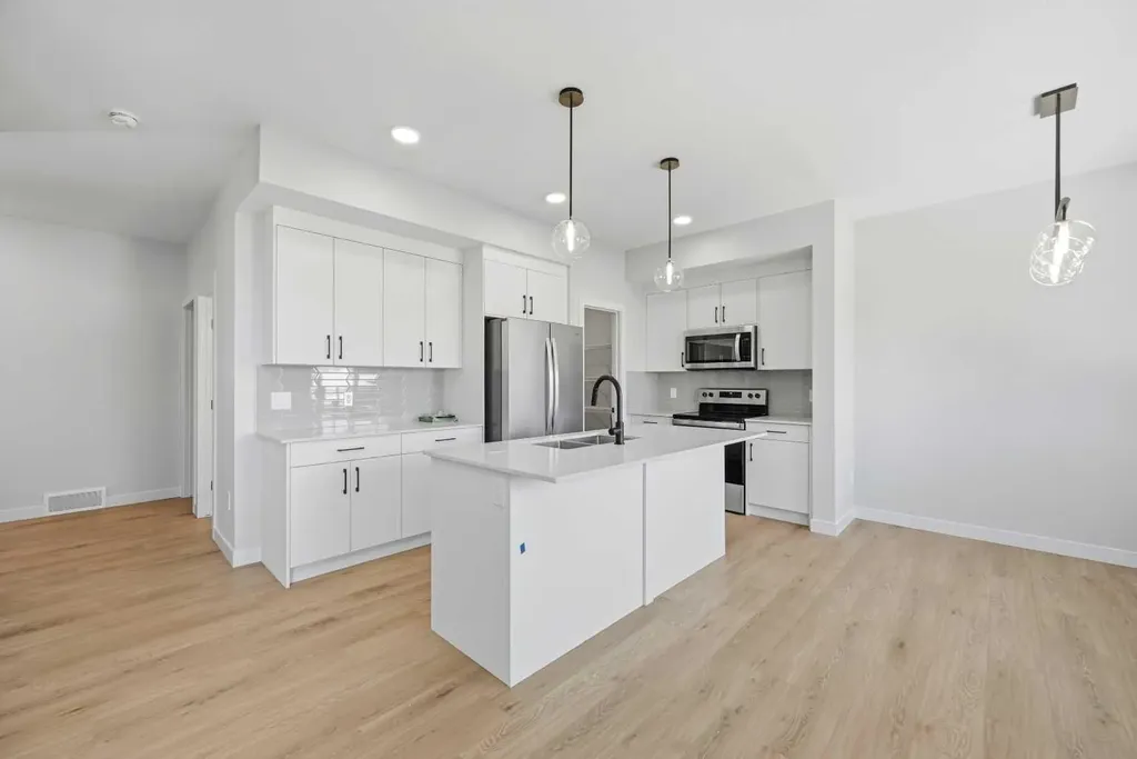 46 Waterford Mews Chestermere AB T1X 3B6