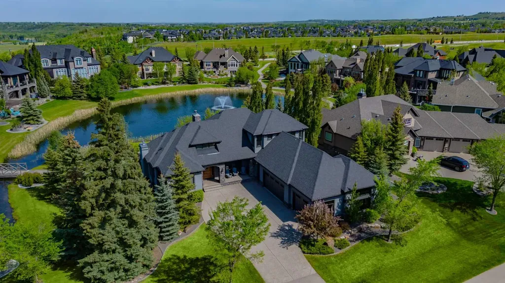 6 Heaver Gate Heritage Pointe AB T1S 4K1