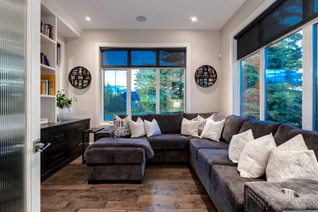 6 Heaver Gate Heritage Pointe AB T1S 4K1
