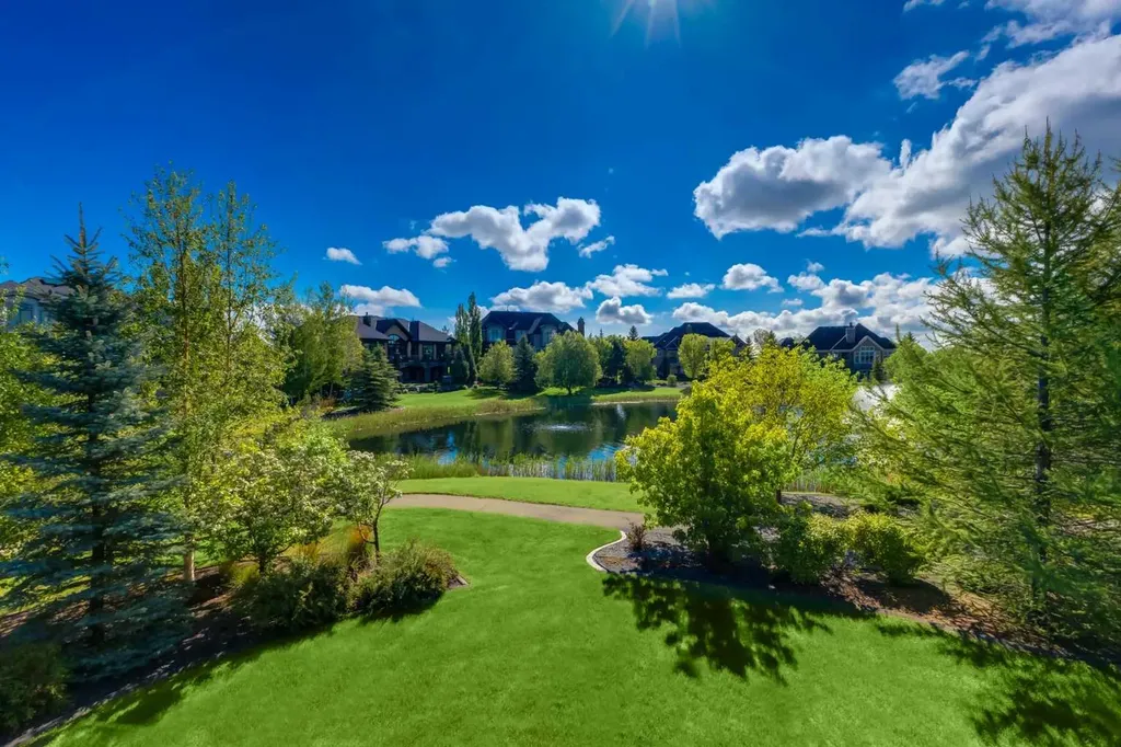 6 Heaver Gate Heritage Pointe AB T1S 4K1