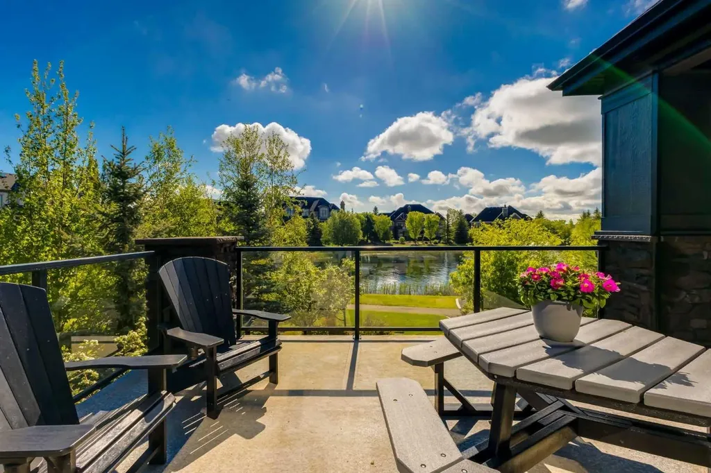 6 Heaver Gate Heritage Pointe AB T1S 4K1