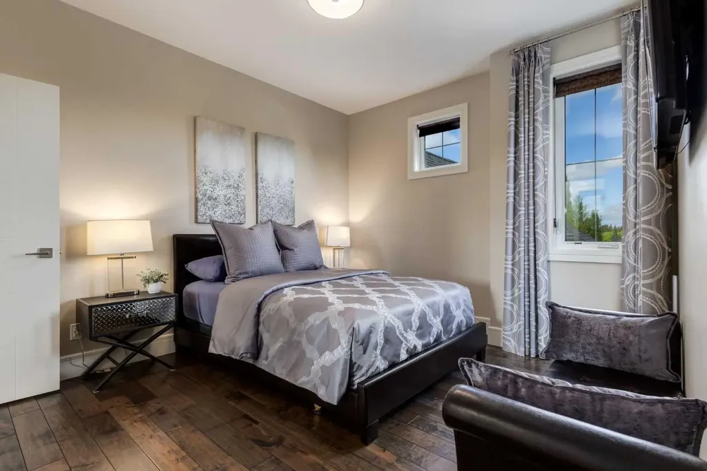 6 Heaver Gate Heritage Pointe AB T1S 4K1