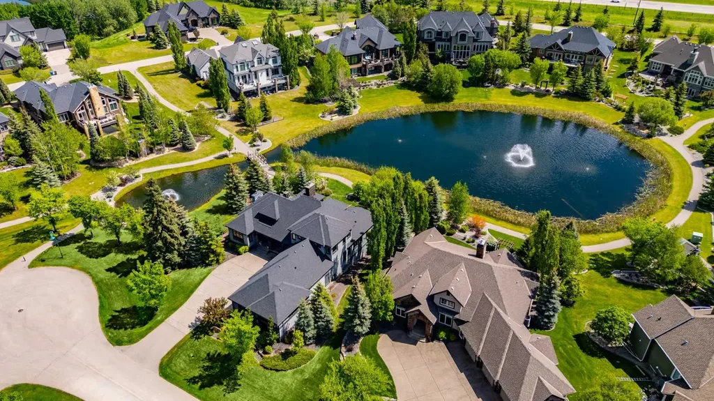 6 Heaver Gate Heritage Pointe AB T1S 4K1
