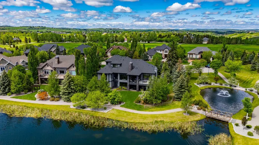 6 Heaver Gate Heritage Pointe AB T1S 4K1