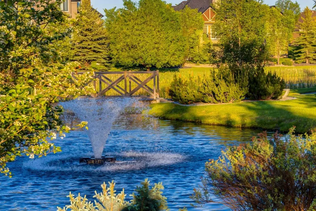 6 Heaver Gate Heritage Pointe AB T1S 4K1