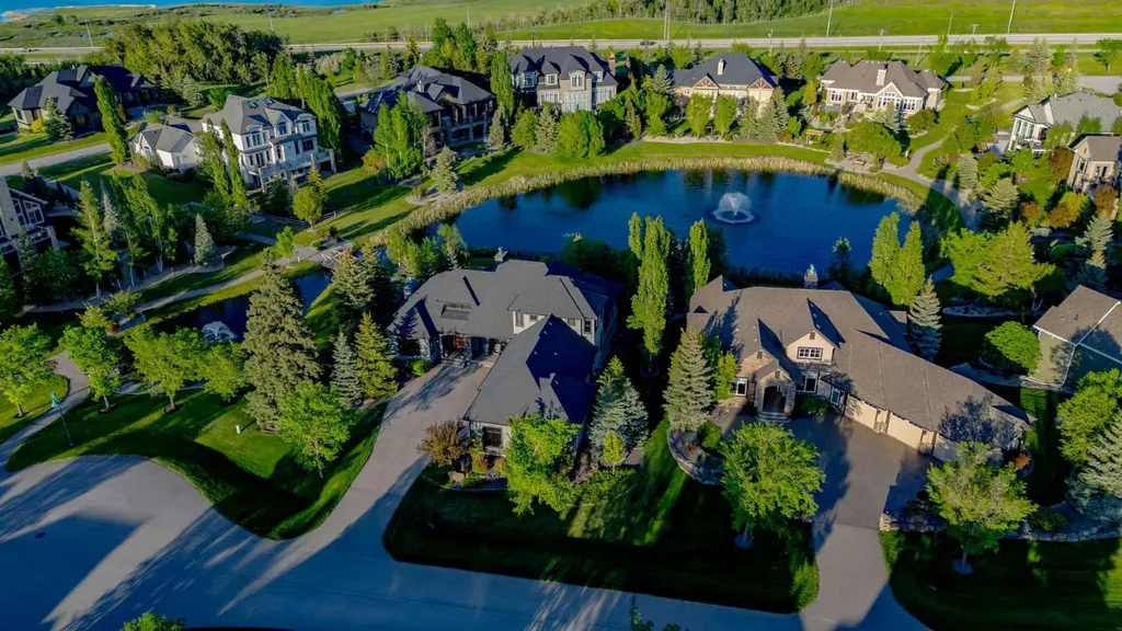6 Heaver Gate Heritage Pointe AB T1S 4K1