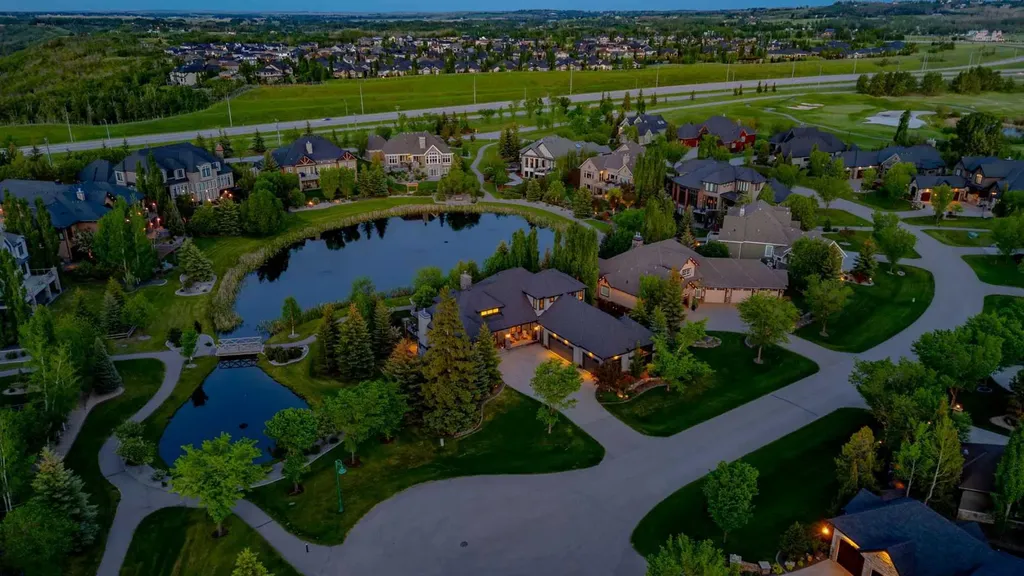 6 Heaver Gate Heritage Pointe AB T1S 4K1