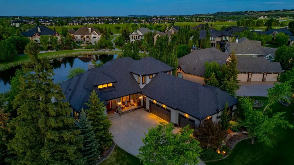 6 Heaver Gate Heritage Pointe AB T1S 4K1