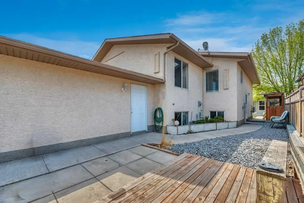 312 Strathaven Drive Strathmore AB T1P 1M2