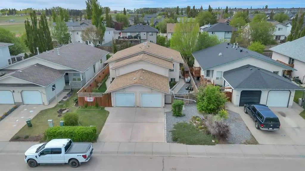 312 Strathaven Drive Strathmore AB T1P 1M2