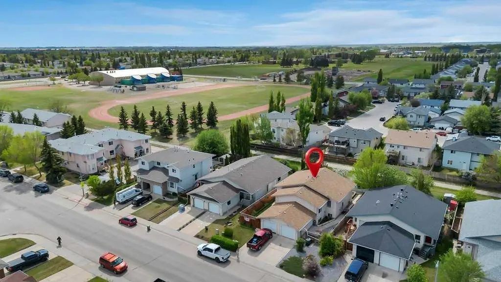 312 Strathaven Drive Strathmore AB T1P 1M2