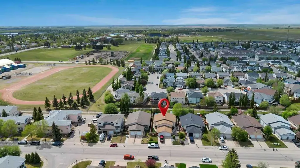 312 Strathaven Drive Strathmore AB T1P 1M2