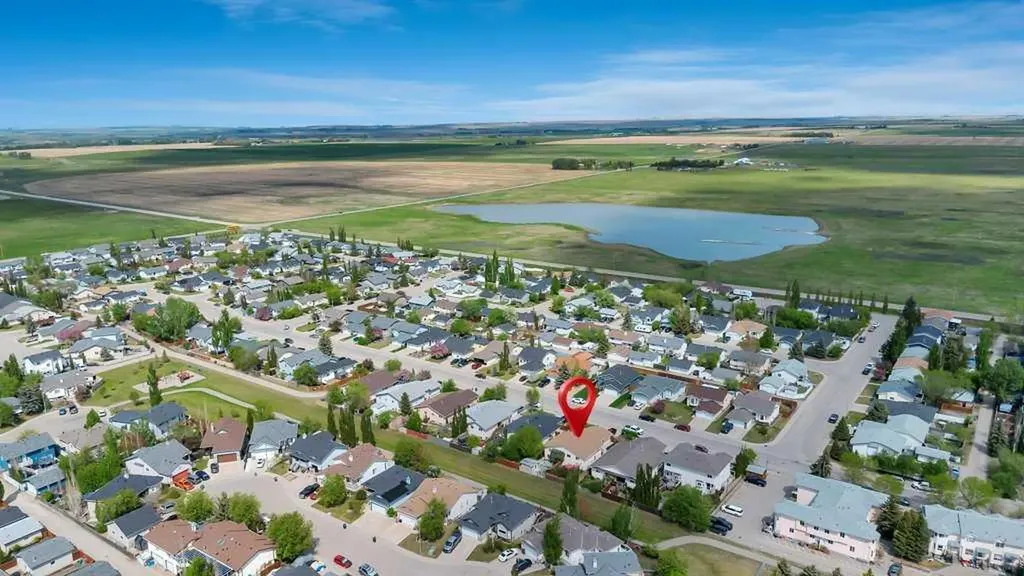 312 Strathaven Drive Strathmore AB T1P 1M2