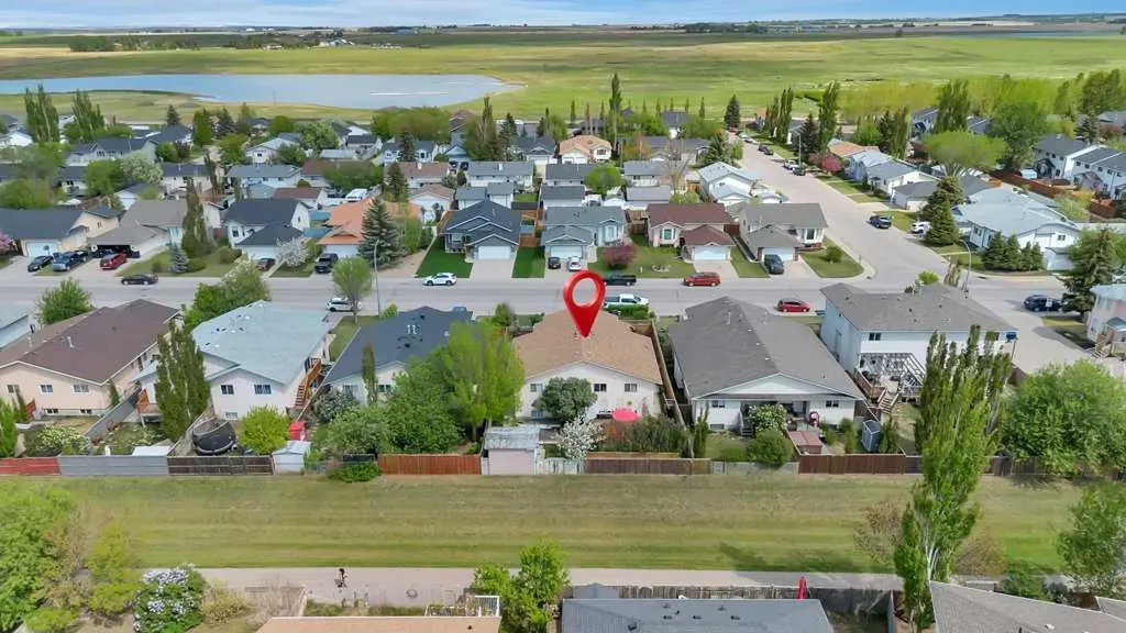 312 Strathaven Drive Strathmore AB T1P 1M2